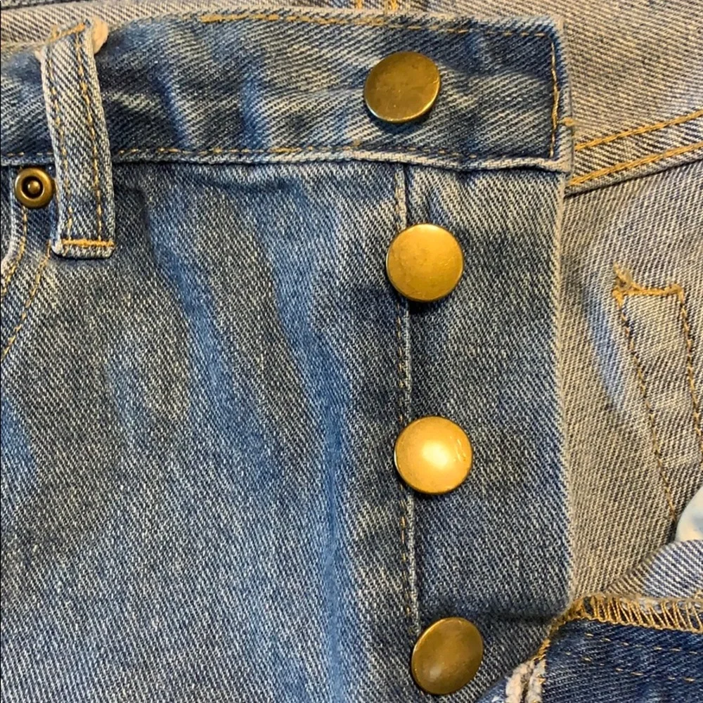 Forever 21 Women’s Button Front Denim Shorts - Picture 4 of 5